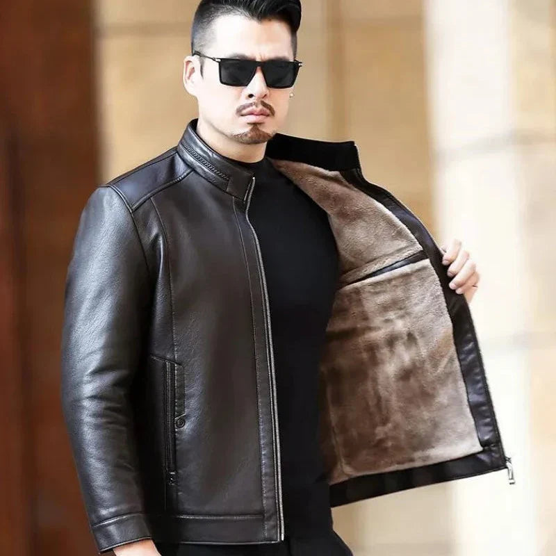 Jaqueta De Couro Masculina Bianchino BC114 - Couro de alta qualidade, fechamento em zíper e design moderno para um visual sofisticado e resistente.