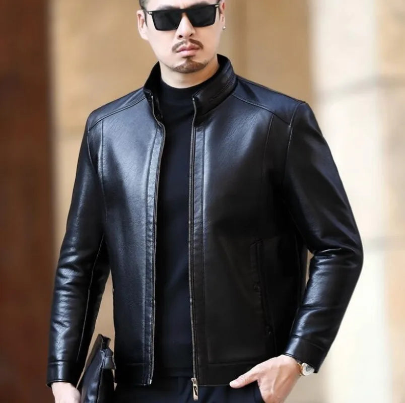 Jaqueta De Couro Masculina Bianchino BC114 - Couro de alta qualidade, fechamento em zíper e design moderno para um visual sofisticado e resistente.