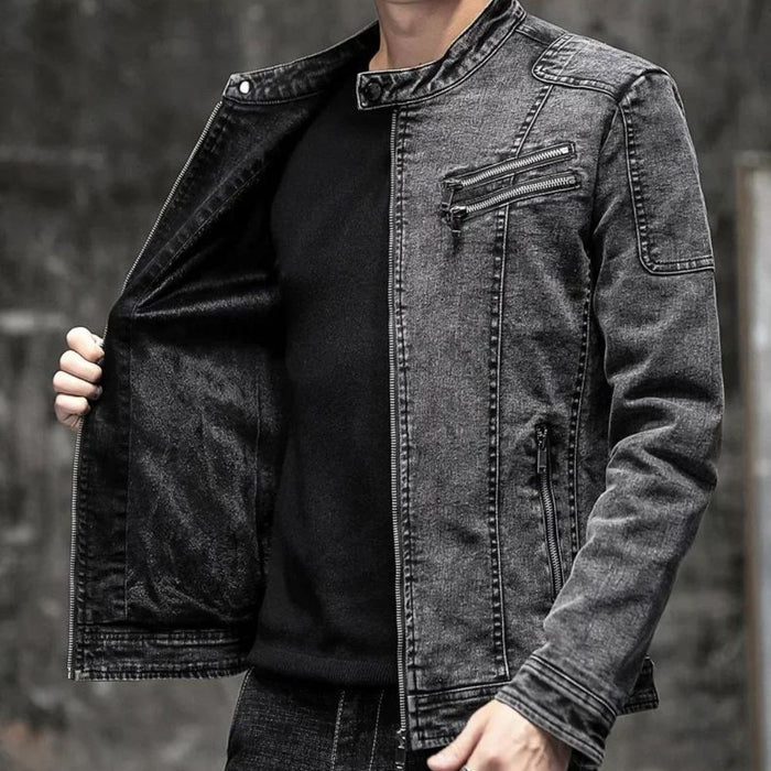 Jaqueta Jeans Masculina Bianchino BC162 - Design clássico em jeans premium, acabamento refinado e fechamento por botões para um visual sofisticado e versátil.