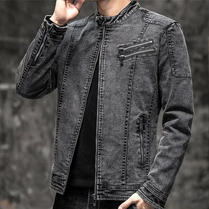 Jaqueta Jeans Masculina Bianchino BC162 - Design clássico em jeans premium, acabamento refinado e fechamento por botões para um visual sofisticado e versátil.