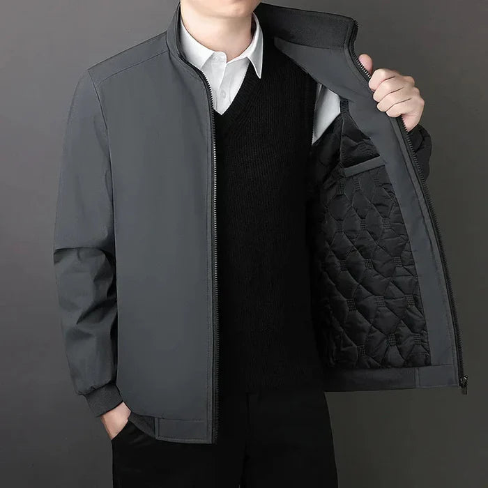 Jaqueta Masculina Bianchino BC106 - Forro acolchoado, fechamento em zíper e modelagem ajustada para estilo e conforto em climas frios.