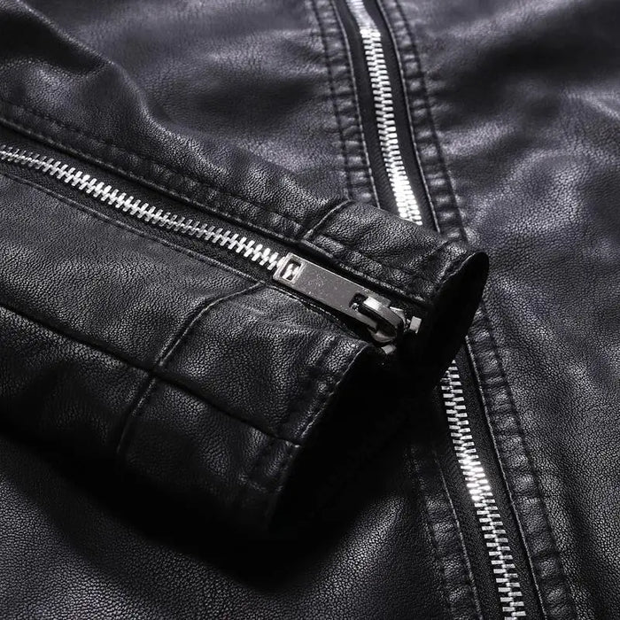 Jaqueta Masculina em Couro Bianchino BC115 - Couro premium, fechamento em zíper e acabamento refinado para um visual moderno e sofisticado.