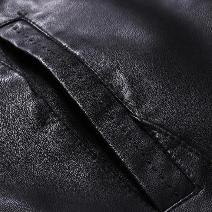 Jaqueta Masculina em Couro Bianchino BC115 - Couro premium, fechamento em zíper e acabamento refinado para um visual moderno e sofisticado.