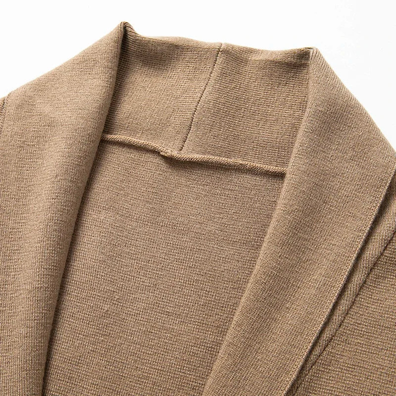 Suéter Masculino em Lã Bianchino BC185 - Modelo Ajustado com Gola V Clássica. Tecido Premium para Máximo Conforto e Sofisticação.