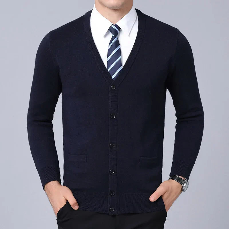 Suéter Masculino Slim Fit em Lã Bianchino BC184 - Design Versátil com Gola Redonda e Tecido Macio. Estilo e Conforto para Composições Casuais ou Formais.