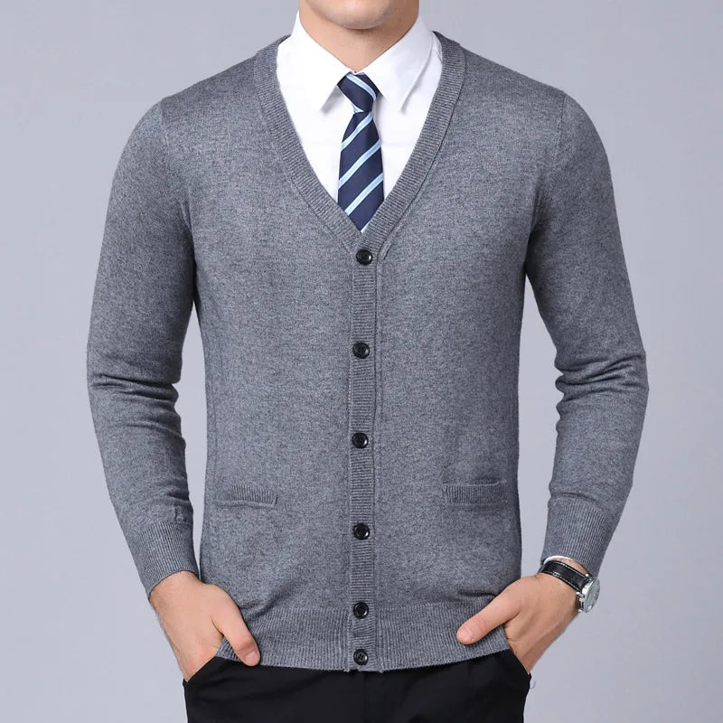 Suéter Masculino Slim Fit em Lã Bianchino BC184 - Design Versátil com Gola Redonda e Tecido Macio. Estilo e Conforto para Composições Casuais ou Formais.