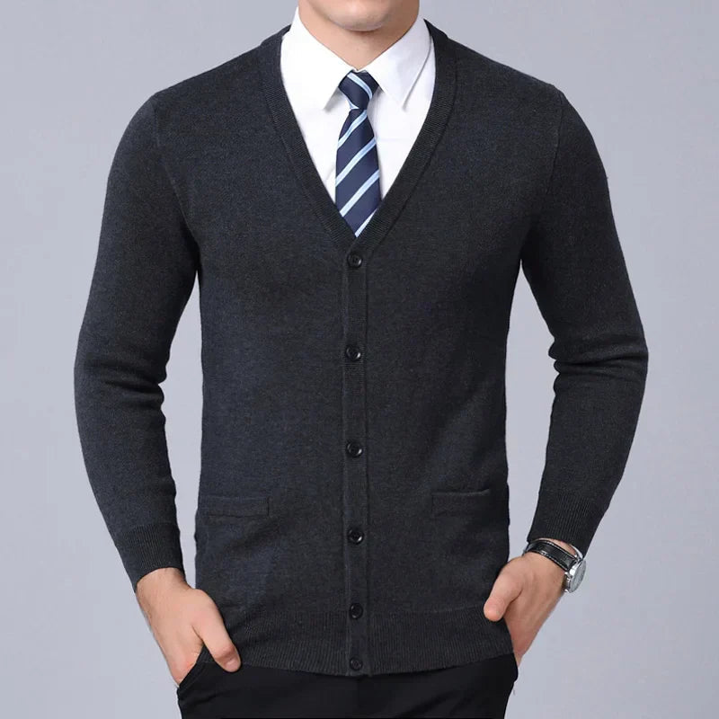 Suéter Masculino Slim Fit em Lã Bianchino BC184 - Design Versátil com Gola Redonda e Tecido Macio. Estilo e Conforto para Composições Casuais ou Formais.
