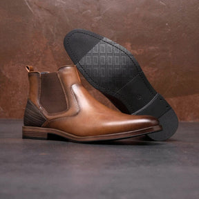 Bota Chelsea Masculina Bianchino BC288 com elásticos laterais, inspiração vitoriana e materiais premium para elegância e funcionalidade em qualquer ocasião.