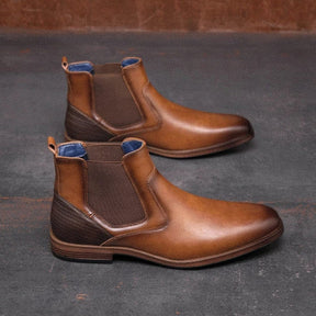 Bota Chelsea Masculina Bianchino BC288 com elásticos laterais, inspiração vitoriana e materiais premium para elegância e funcionalidade em qualquer ocasião.