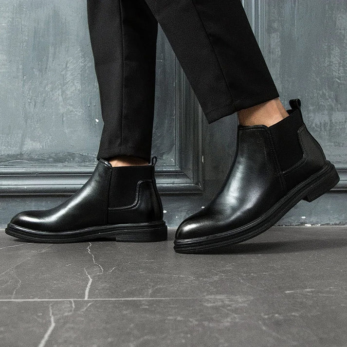 Bota Chelsea Masculina Bianchino BC273 com couro premium, design clássico e detalhes modernos para um visual elegante, versátil e atemporal.