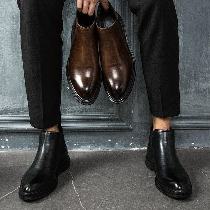 Bota Chelsea Masculina Bianchino BC273 com couro premium, design clássico e detalhes modernos para um visual elegante, versátil e atemporal.