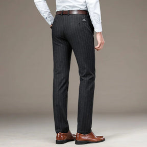 Calça Social Listrada Masculina Bianchino BC229 - Corte ajustado e sofisticação atemporal.