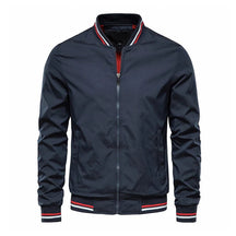 Jaqueta Casual Masculina Bianchino BC103 - Design urbano, bolsos com zíper e conforto térmico para um estilo versátil.







