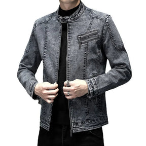 Jaqueta Jeans Masculina Bianchino BC162 - Design clássico em jeans premium, acabamento refinado e fechamento por botões para um visual sofisticado e versátil.







