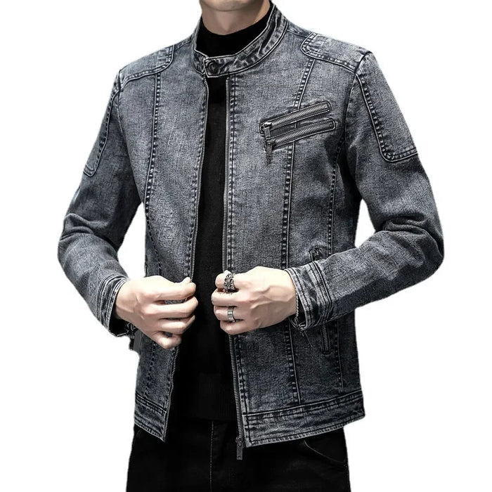 Jaqueta Jeans Masculina Bianchino BC162 - Design clássico em jeans premium, acabamento refinado e fechamento por botões para um visual sofisticado e versátil.







