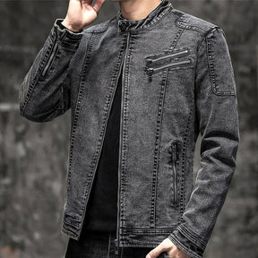 Jaqueta Jeans Masculina Bianchino BC162 - Design clássico em jeans premium, acabamento refinado e fechamento por botões para um visual sofisticado e versátil.







