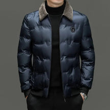 Jaqueta Masculina Bianchino BC129 - Design moderno com enchimento em algodão e fechamento em zíper.







