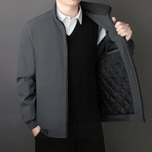 Jaqueta Masculina Bianchino BC106 - Forro acolchoado, fechamento em zíper e modelagem ajustada para estilo e conforto em climas frios.