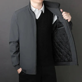 Jaqueta Masculina Bianchino BC106 - Forro acolchoado, fechamento em zíper e modelagem ajustada para estilo e conforto em climas frios.