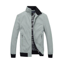 Jaqueta Masculina Bianchino BC124 - Poliéster resistente, forro xadrez e caimento elegante para um visual sofisticado.







