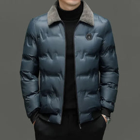 Jaqueta Masculina Bianchino BC129 - Design moderno com enchimento em algodão e fechamento em zíper.







