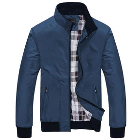 Jaqueta Masculina em Algodão Bianchino BC109 - Algodão premium, modelagem sofisticada e fechamento em zíper.







