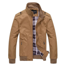 Jaqueta Masculina em Algodão Bianchino BC109 - Algodão premium, modelagem sofisticada e fechamento em zíper.







