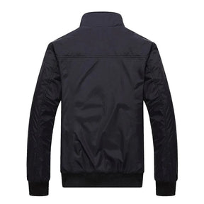 Jaqueta Masculina em Algodão Bianchino BC109 - Algodão premium, modelagem sofisticada e fechamento em zíper.







