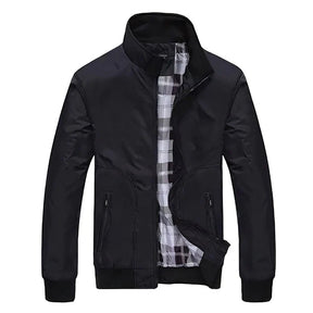 Jaqueta Masculina em Algodão Bianchino BC109 - Algodão premium, modelagem sofisticada e fechamento em zíper.







