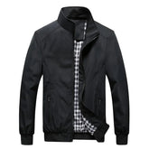 Jaqueta Masculina Bianchino BC124 - Poliéster resistente, forro xadrez e caimento elegante para um visual sofisticado.







