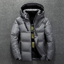 Jaqueta Masculina Puffer Bianchino BC161 - Confeccionada em poliéster resistente, com forro acolchoado e fechamento em zíper. Elegância e conforto para os dias frios.







