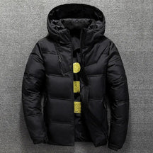 Jaqueta Masculina Puffer Bianchino BC161 - Confeccionada em poliéster resistente, com forro acolchoado e fechamento em zíper. Elegância e conforto para os dias frios.







