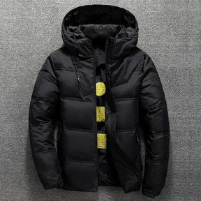 Jaqueta Masculina Puffer Bianchino BC161 - Confeccionada em poliéster resistente, com forro acolchoado e fechamento em zíper. Elegância e conforto para os dias frios.







