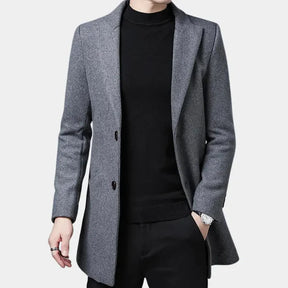 Sobretudo Masculino em Lã Bianchino BC239 - Design sofisticado com lã e algodão, forro acolchoado e fechamento em 2 botões para proteção e estilo impecável.