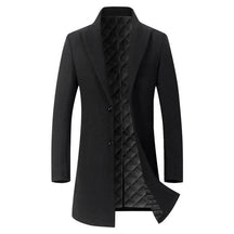 Sobretudo Masculino em Lã Bianchino BC239 - Design sofisticado com lã e algodão, forro acolchoado e fechamento em 2 botões para proteção e estilo impecável.