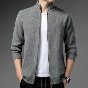 Suéter Masculino com Zíper Bianchino BC183 - Modelagem Slim Fit, Gola Alta Elegante, Tecido Macio e Respirável. Estilo e Conforto para Diversas Ocasiões.