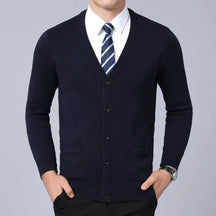Suéter Masculino Slim Fit em Lã Bianchino BC184 - Design Versátil com Gola Redonda e Tecido Macio. Estilo e Conforto para Composições Casuais ou Formais.