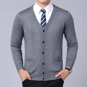 Suéter Masculino Slim Fit em Lã Bianchino BC184 - Design Versátil com Gola Redonda e Tecido Macio. Estilo e Conforto para Composições Casuais ou Formais.
